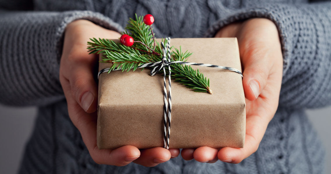Christmas bonuses for your caregivers: how much to give and why
